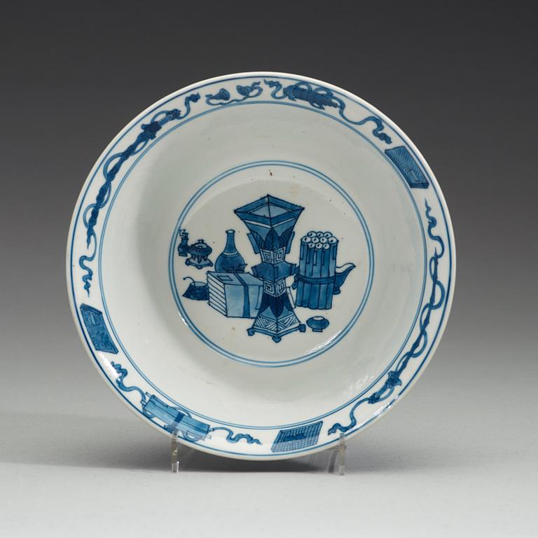 A blue and white bowl, Qing dynasty, Kangxi (1662-1722).