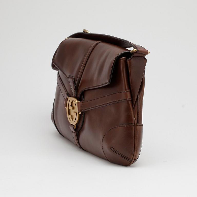 GUCCi, a brown leather shoulder bag.