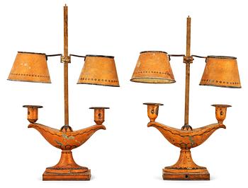 689. A pair of tole lamps, first half 19th century.