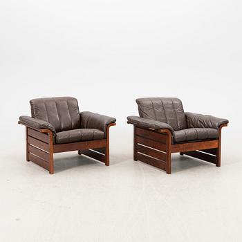 A pair of 1970s leather armchairs.