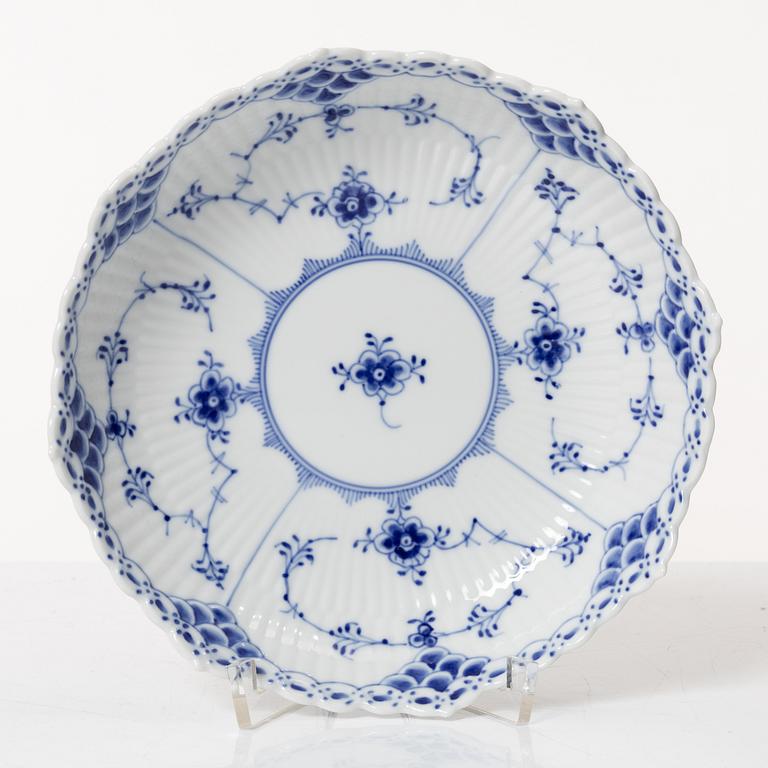 Royal Copenhagen, mat-, kaffe- och teservis, 88 delar, "Musselmalet", Danmark, 1800-1900-tal.