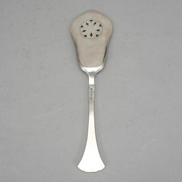 SERVERINGSSPADE, silver, Mogensen Ballin, jugend, tidigt 1900-tal. Vikt ca 92 gram.