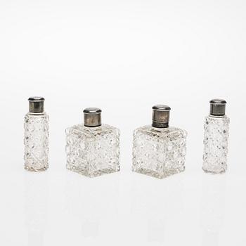 PARFYMFLAKONGER, 2+2 st, glas och silver, sannolikt Ryssland, 1900-talets början.