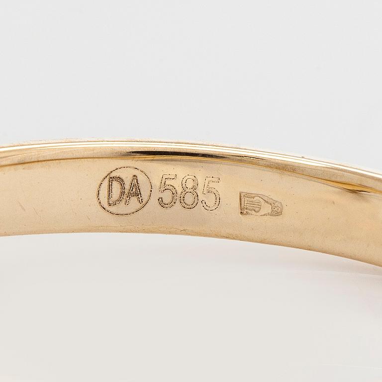 A 14K gold ring set with a brilliant-cut brown diamond. With IGI-report.