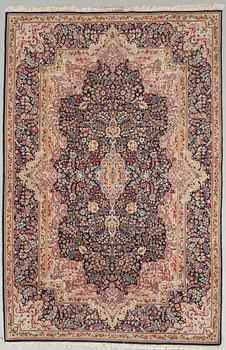 MATTA, old, Kirman. Ca 254 x 166 cm.