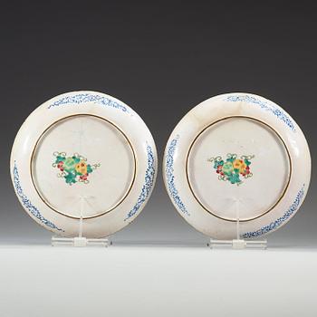 A pair of enamel on copper plates, Qing dynasty, Qianlong (1736-95).