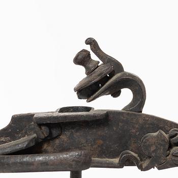 Vaxstapelställ med flintlås, 1700-talets andra hälft.