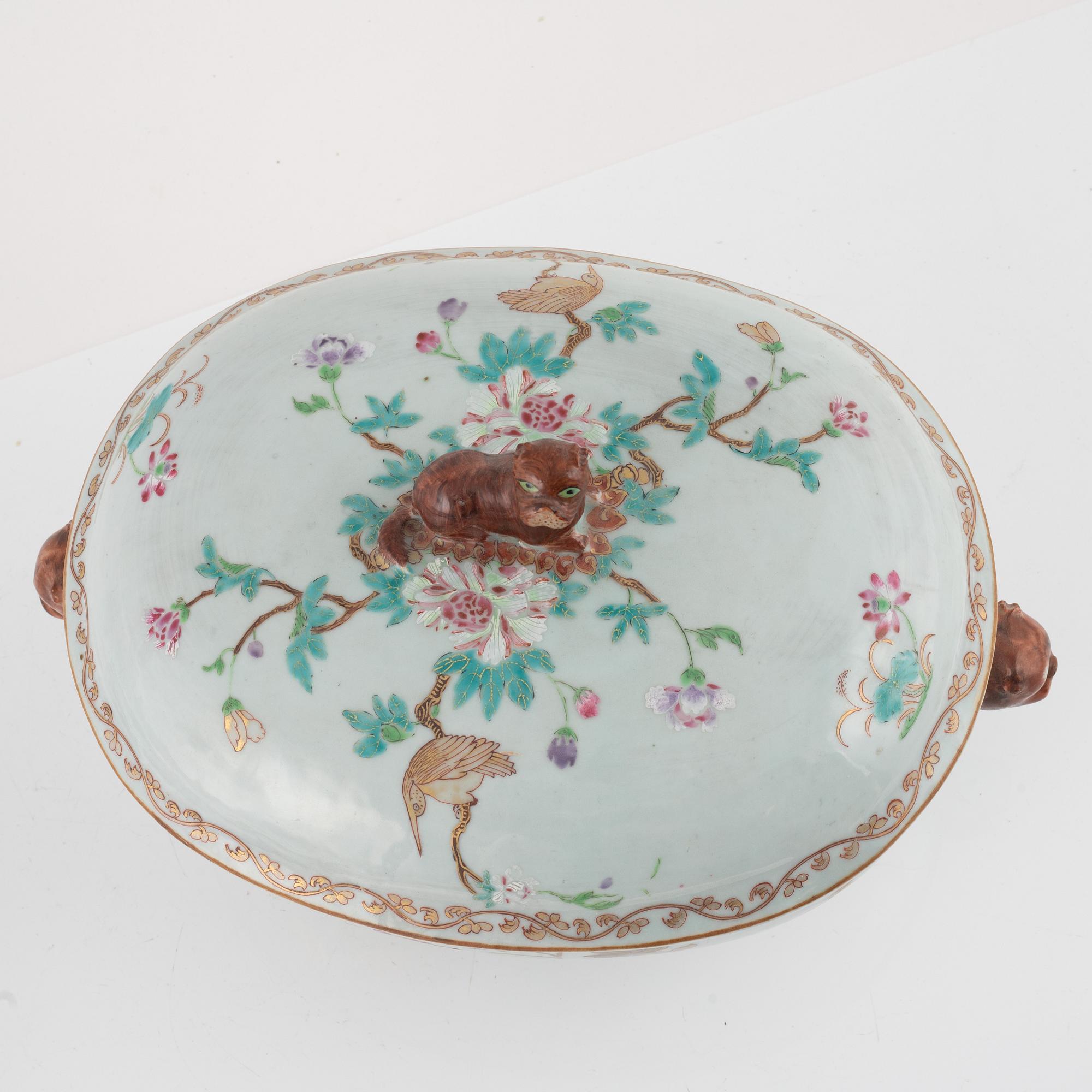 Terrin med lock, kompaniporslin. Qingdyastin, Qianlong (1736-95).