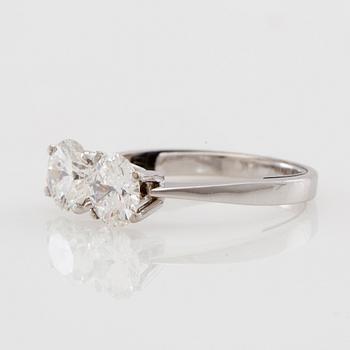 Ring 18K white gold with two diamonds acc. to certificate 2.08 ct IF/F-G.