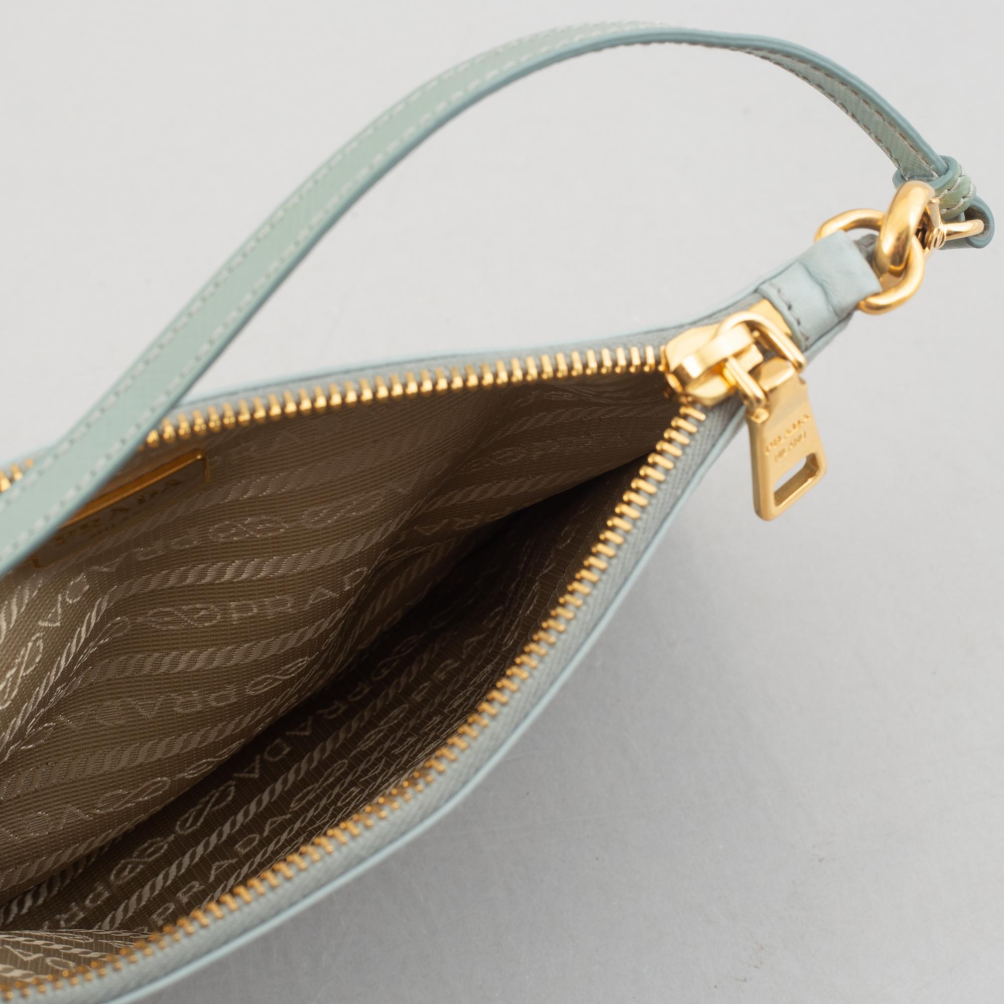 Prada, bag/clutch.