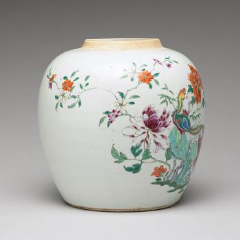 A famille rose jar, Qing dynasty, Qianlong (1736-95).