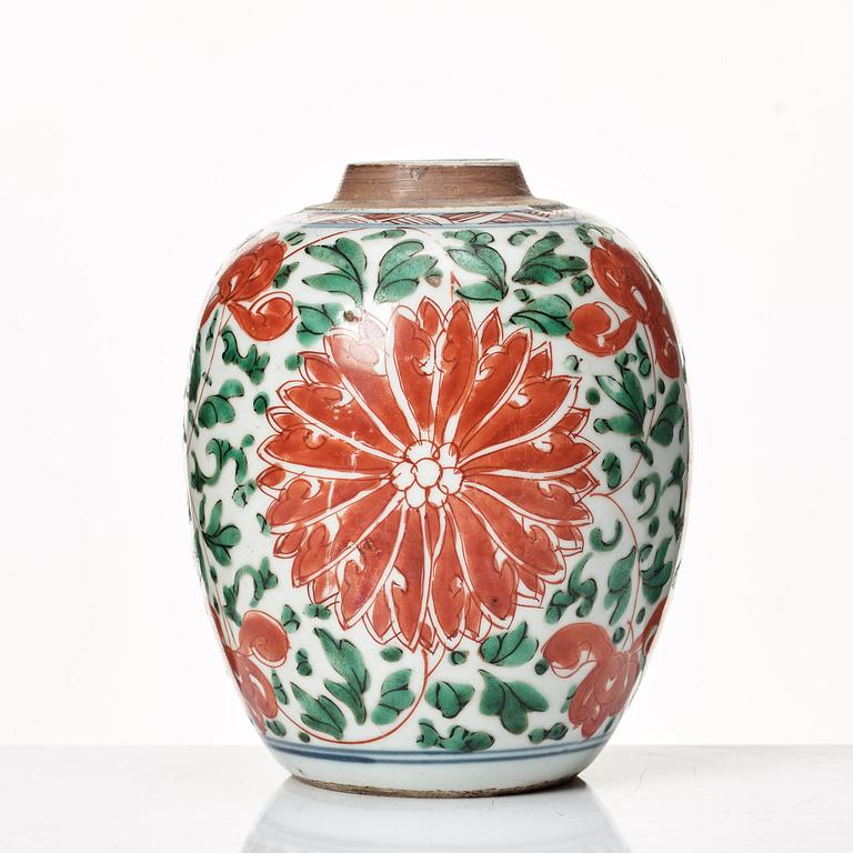 A Transitional wucai jar, 17th Century.