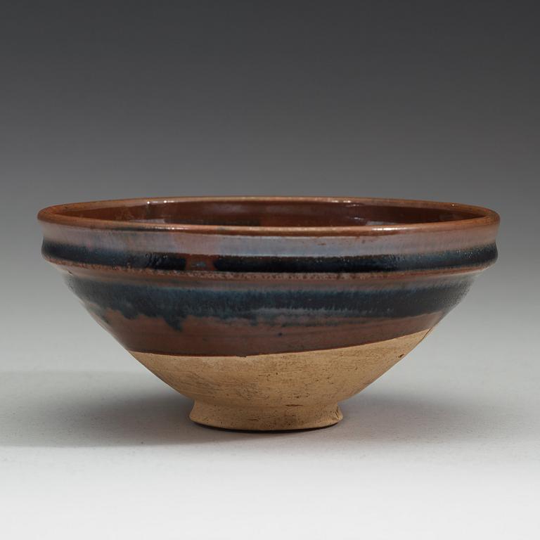 SKÅL, keramik. Cizhou-typ, northern blackware, Jin dynastin (1115-1234).