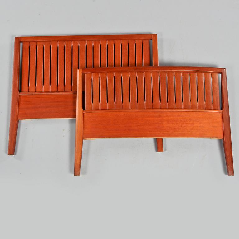 SÄNGGAVLAR, ett par, "Ulrika", Carl Malmsten, Bodafors, 1900-talets andra hälft.