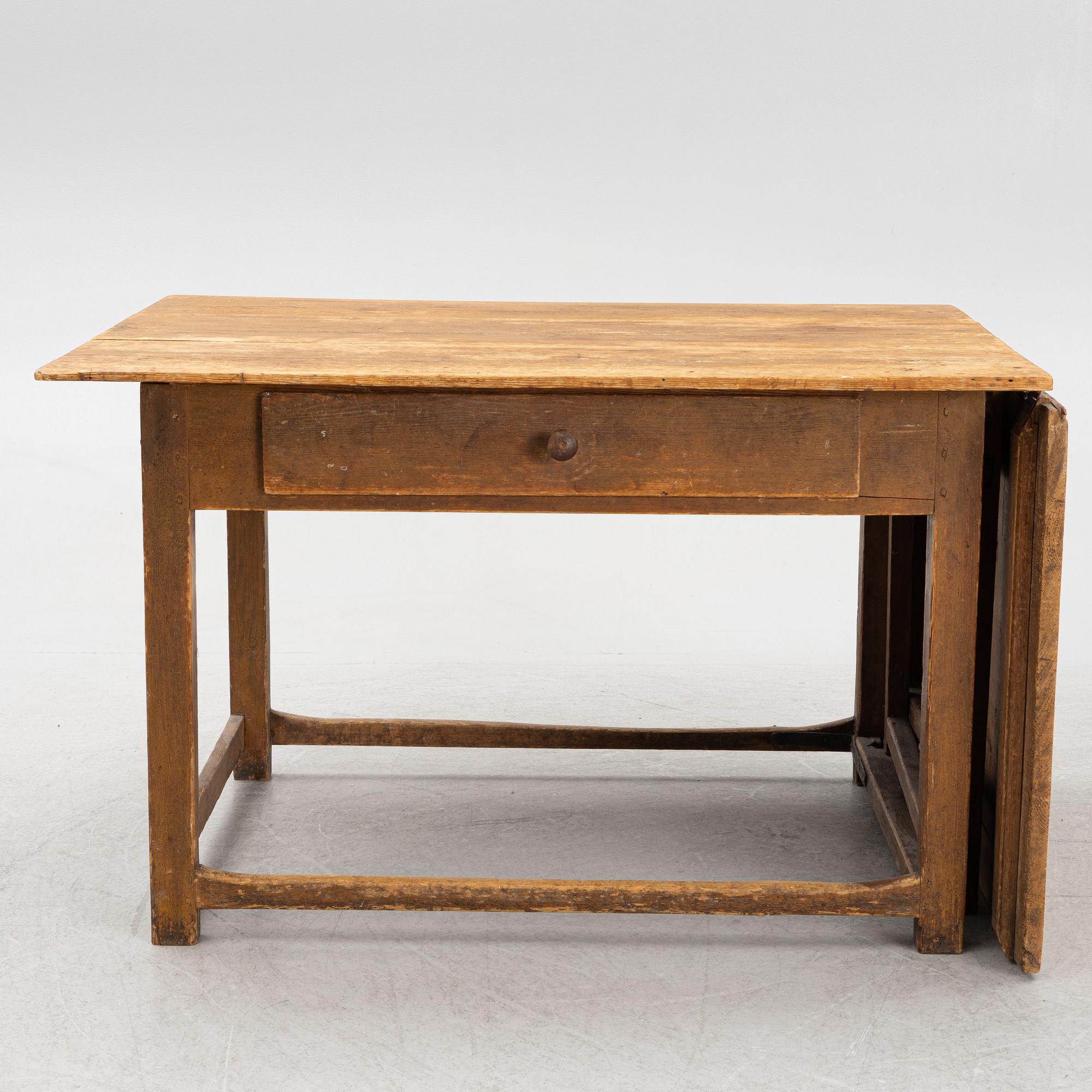 Drop-leaf table, pine, 19th century.