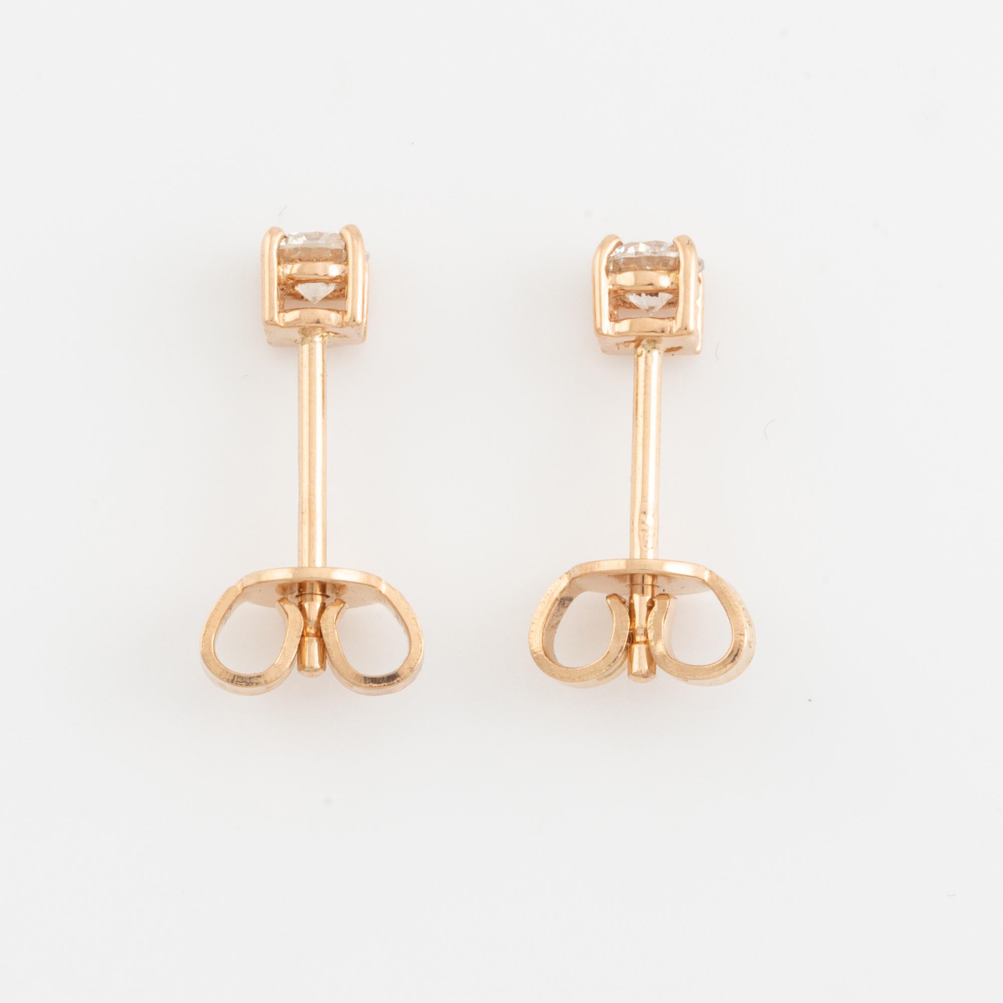 Brilliant cut diamond stud earrings, total ca 0,38 ct.
