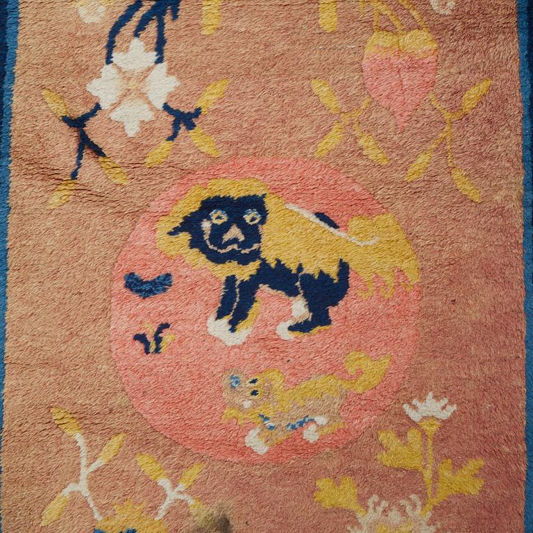 A RUG, a semi-antique Ningxia, ca 167,5 x 69,5 cm.