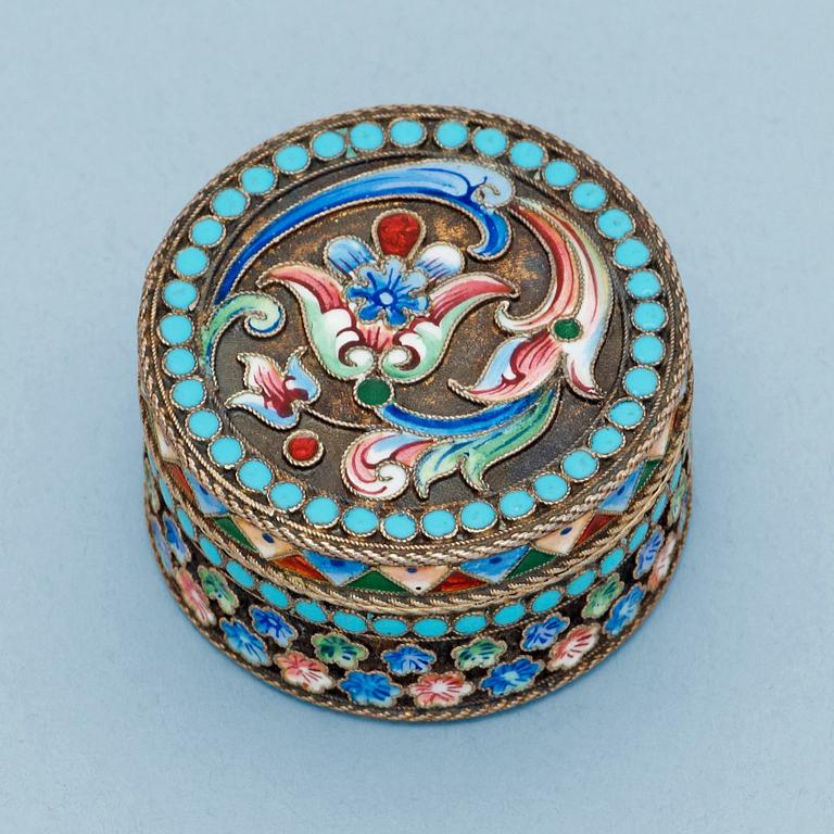 A Russian 20th century silver-gilt and enamel snuff-box, marks of Gustav Klingert, Moscow 1908-1917.