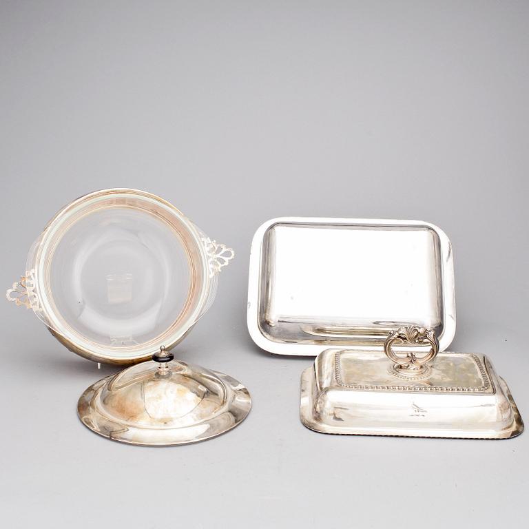 KAROTTER MED LOCK, 2 st, nysilver, 1900-talets andra hälft.