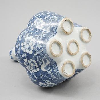 TULPANVAS, porslin, Kina, 1800-tal.