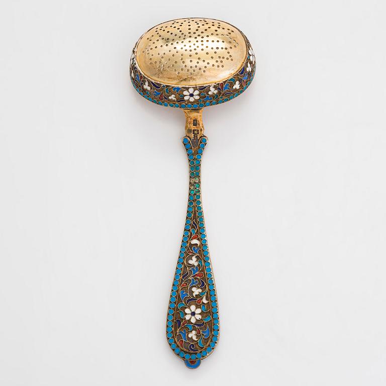 Gustav Klingert, tesil, förgyllt silver, cloisonnéemalj, Moskva 1892.