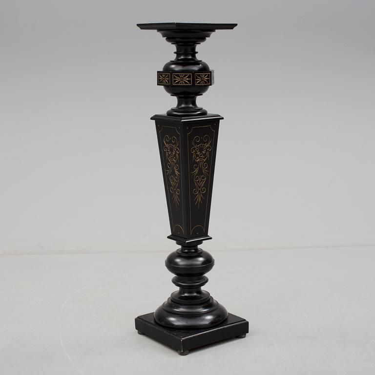 PIEDESTAL, nyrenässans. 1800-talets slut.