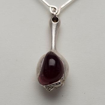A NECKLACE, "Nectaris", Björn Weckström, Lapponia 1973. Silver and acrylic glass.