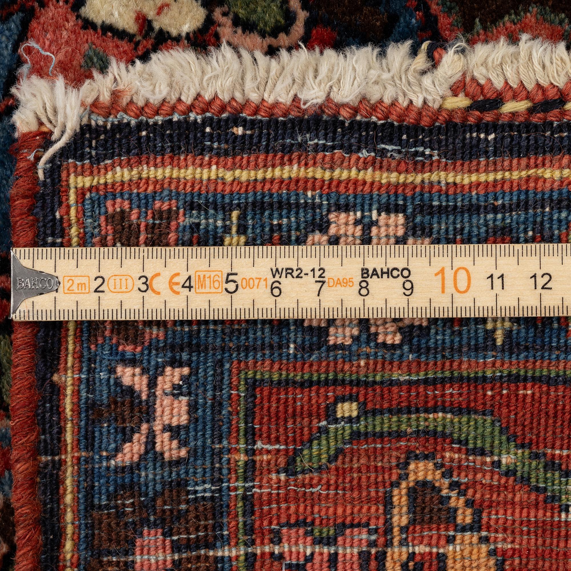 Matta antik Bidjar, Västra Iran, ca 210 x 143 cm.