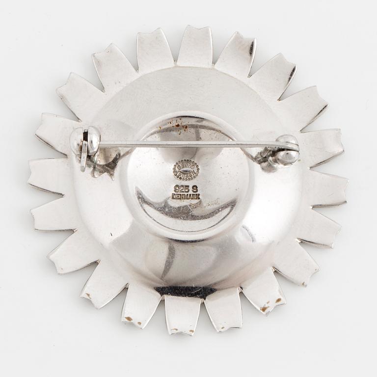 SMYCKESGARNITYR, 4 delar, Georg Jensen, 'Daisy,' sterlingsilver och svart emalj.