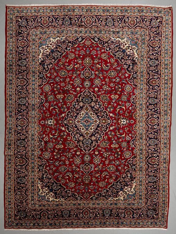 A carpet, Kashan, ca 386 x 286 cm.