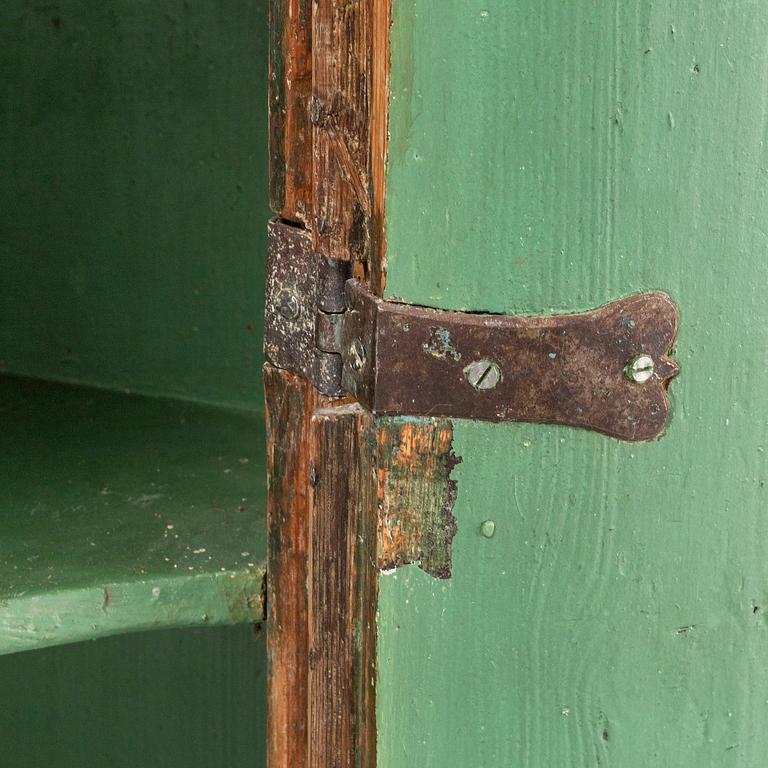 Hörnskåp, 1700-tal. Rokoko.