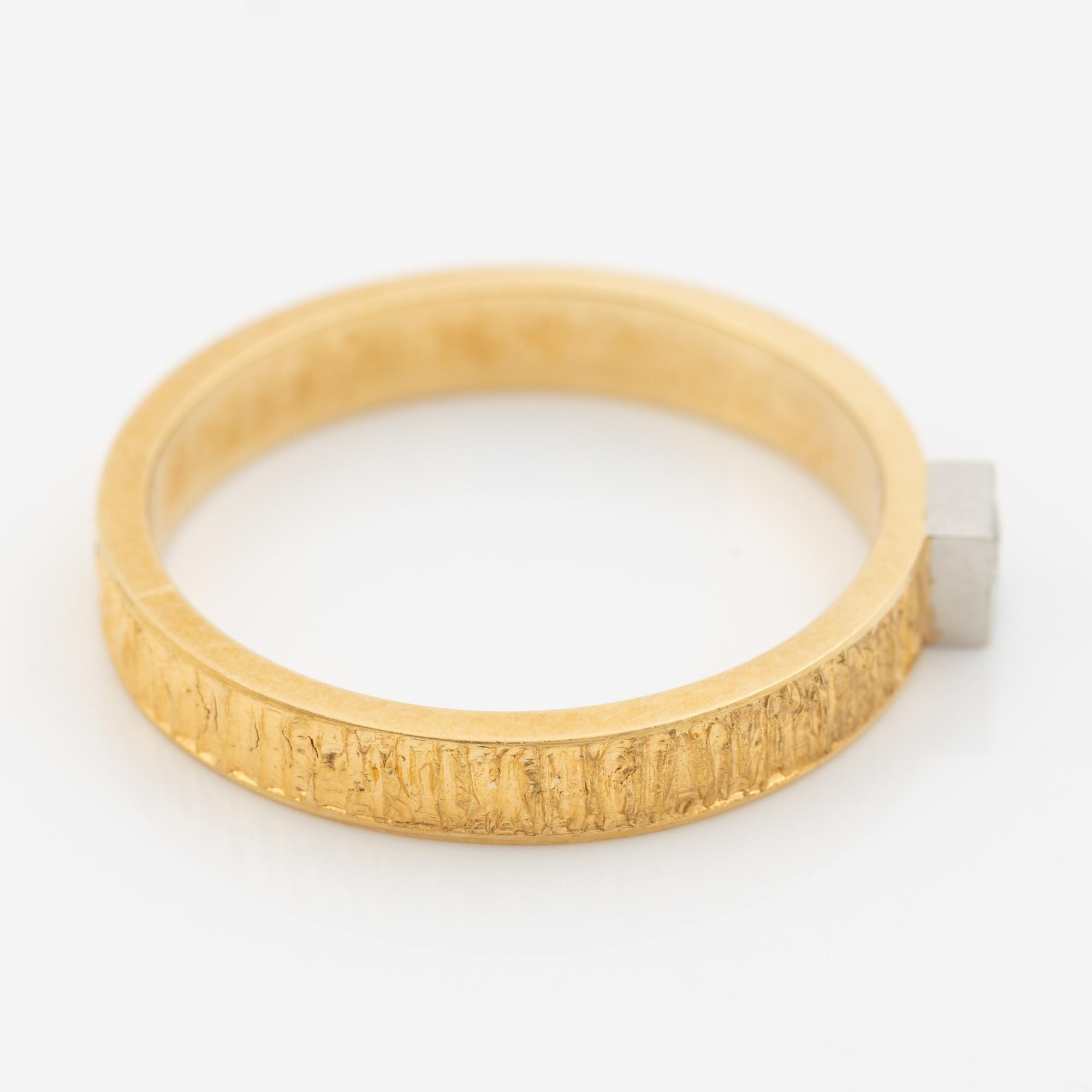 Lapponia, ring, 18K gold set with a round brilliant-cut diamond, Finland 1977.