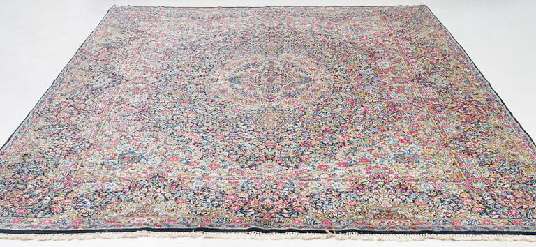 Rug, Kirman, Mille de Fleur, approx. 440 x 304 cm.
