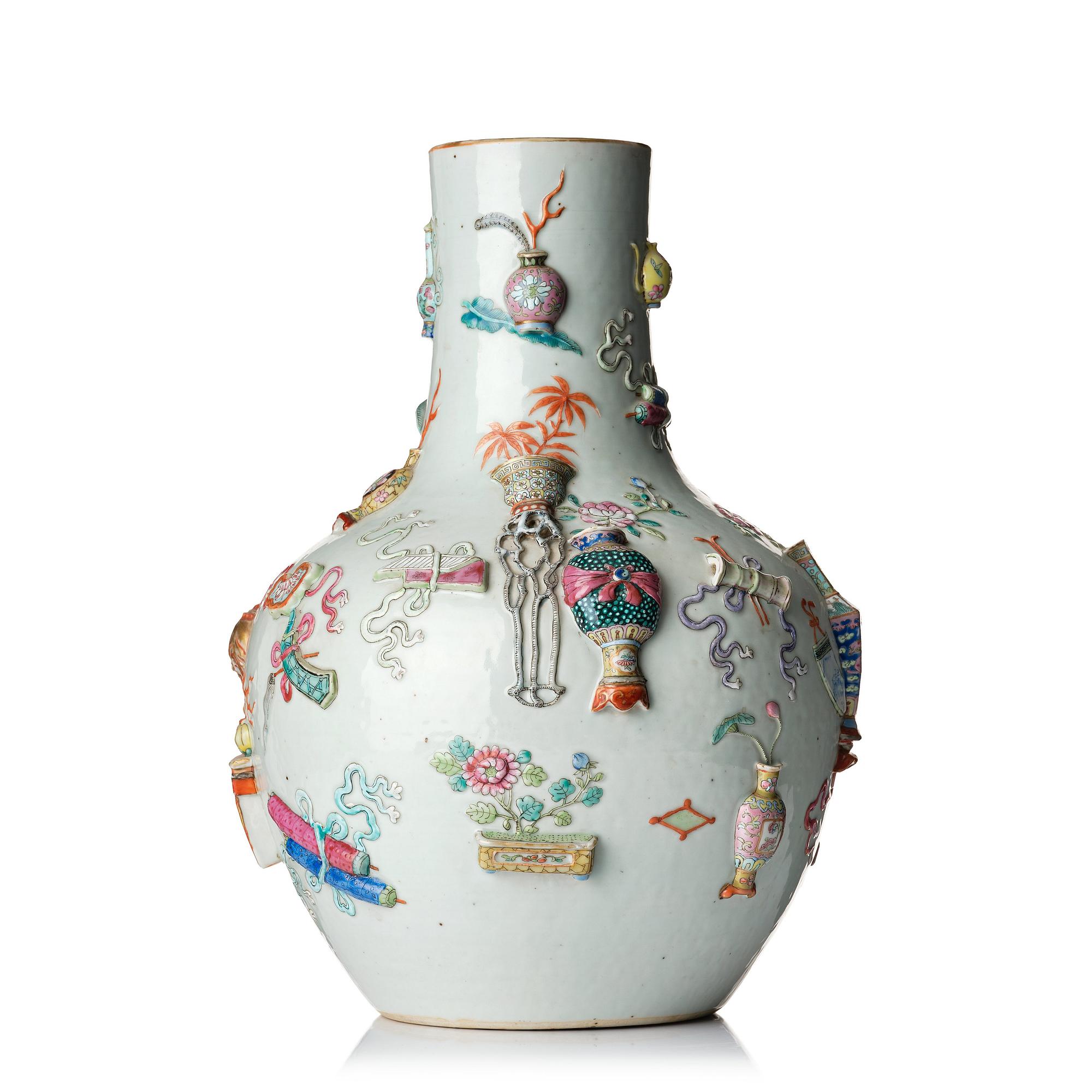 Praktvas, porslin. Qingdynastin, 1800-tal.