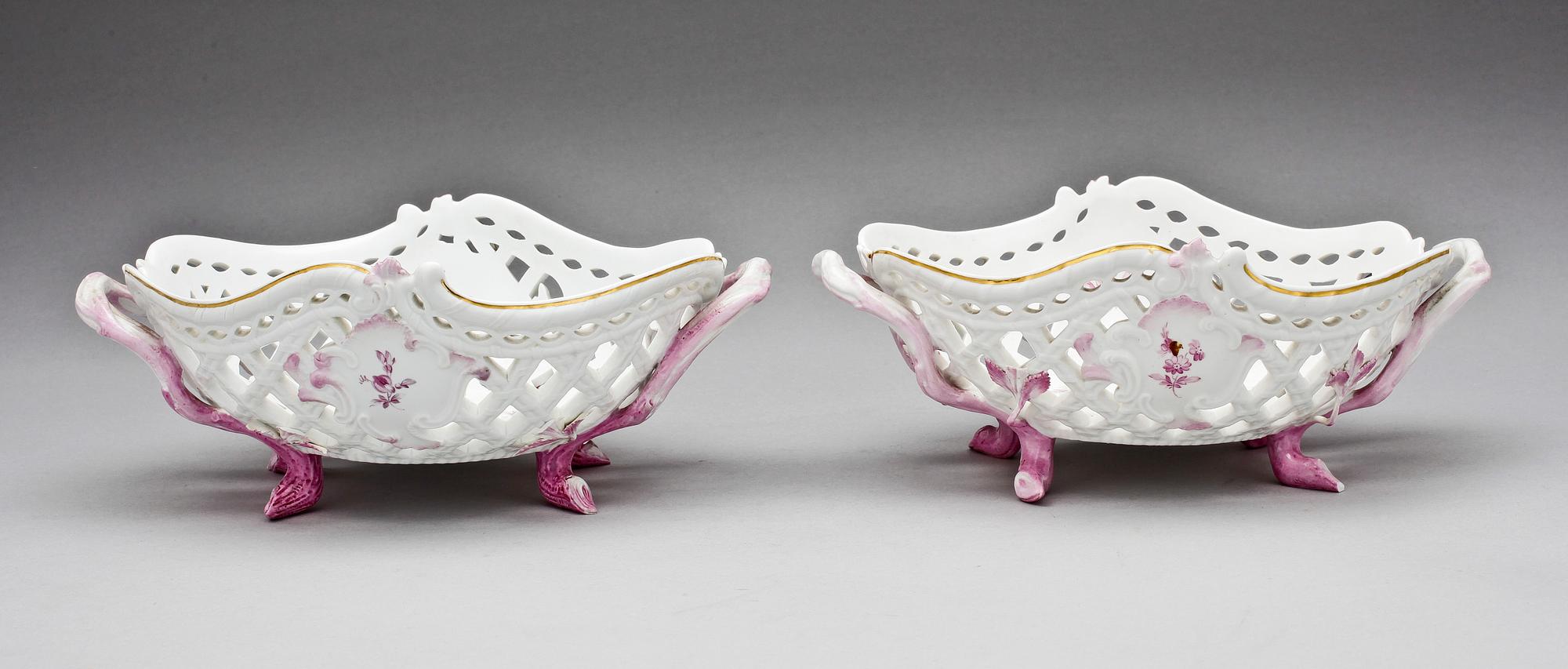 GALLERSKÅLAR, ett par, porslin, Meissen, 1800-talets slut.