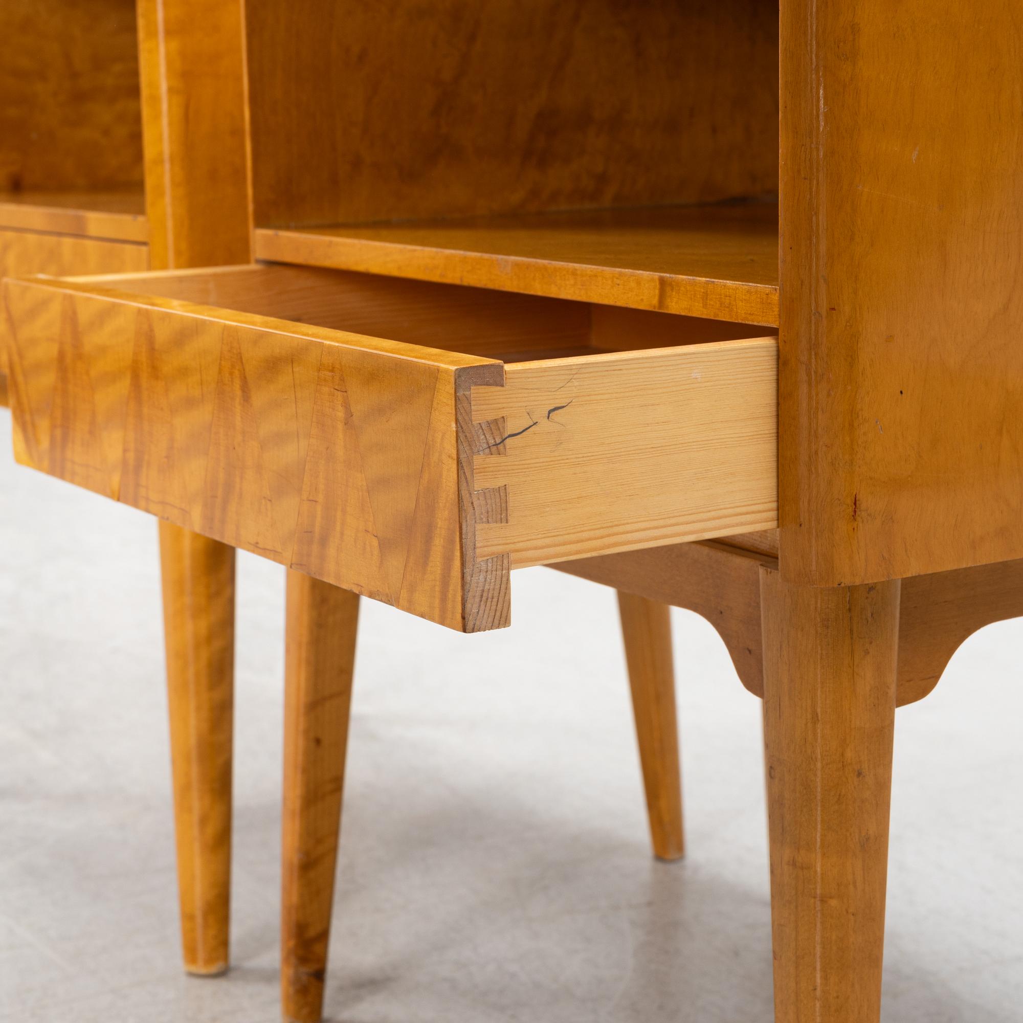 Sängbord, ett par, 1900-talets första hälft.