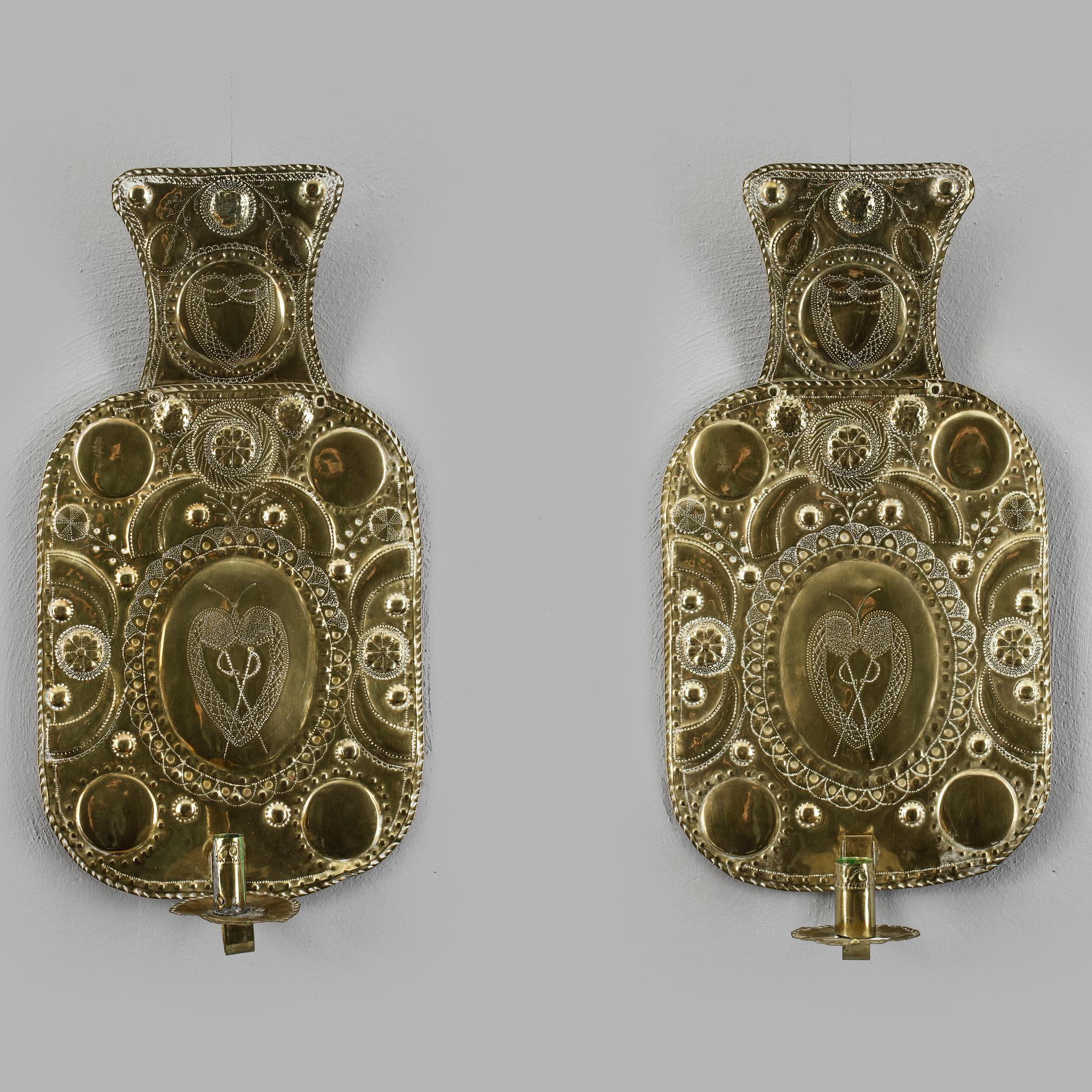LJUSPLÅTAR, ett par, mässing, barockstil, omkring 1900.