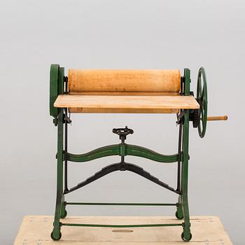 A CAST IRON MANGLE FROM NORRAHAMMARS BRUK, around 1900.
