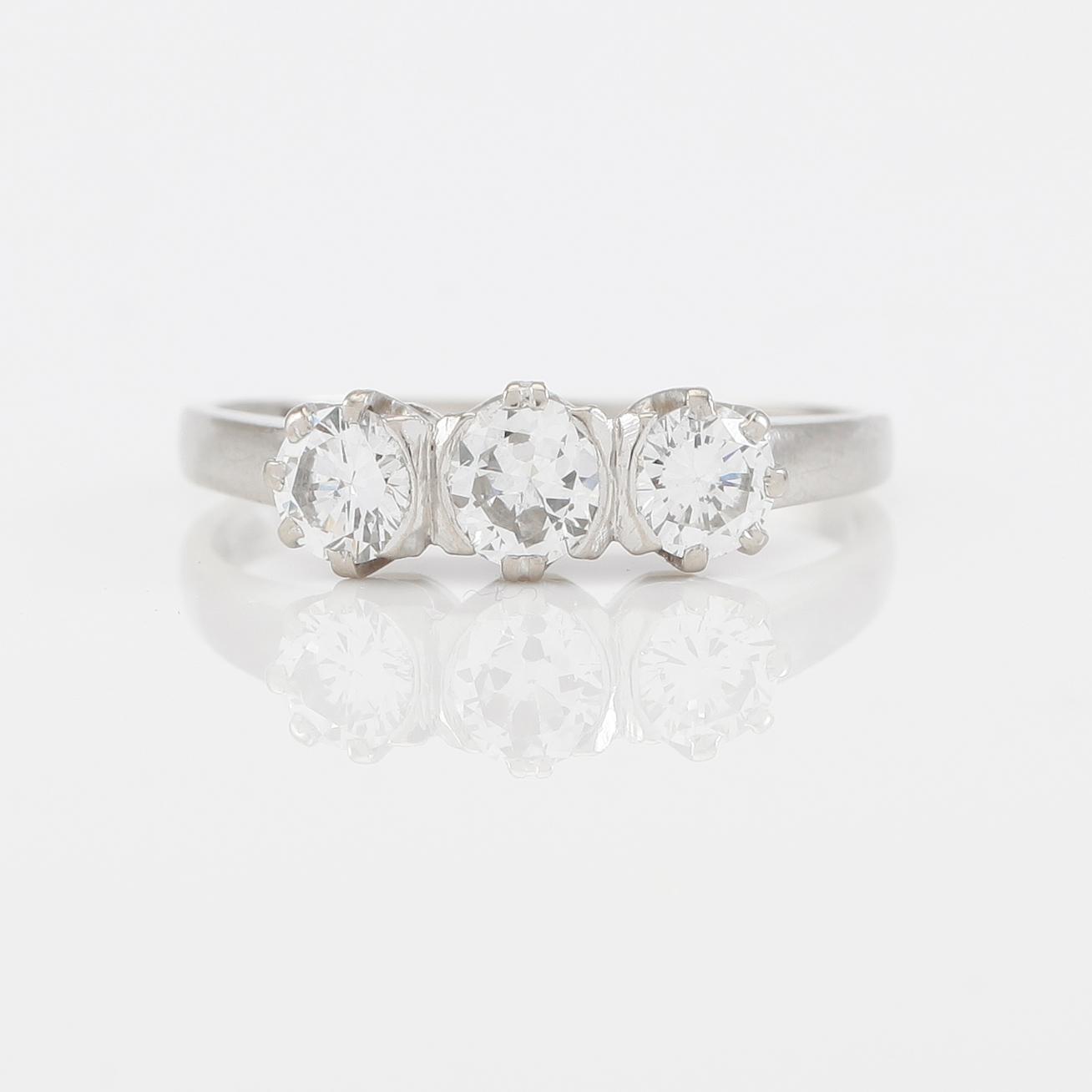 RING, 18K vitguld och diamanter, svenska stämplar, 1960.