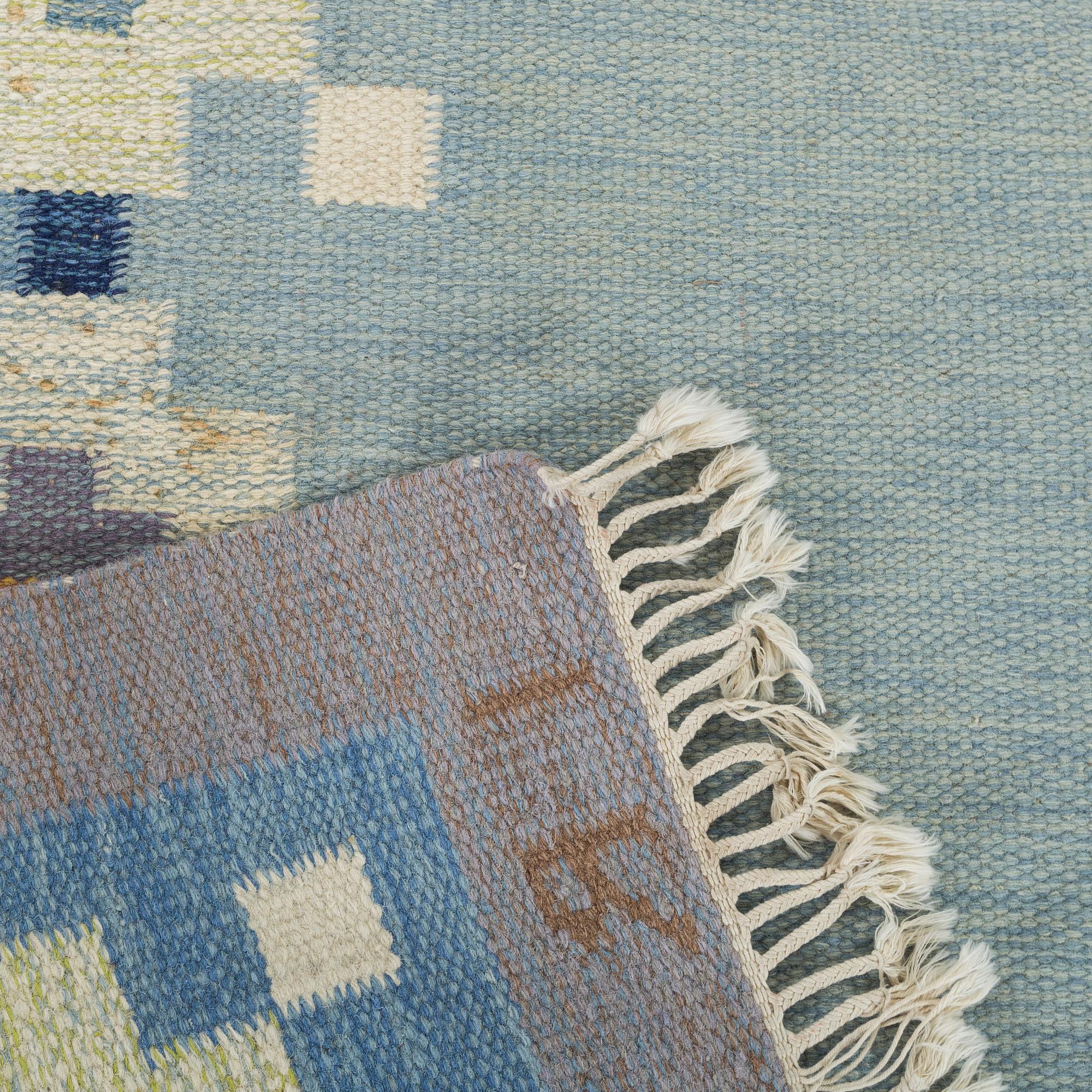A signed flat weave carpet ca 195 x 139 cm.