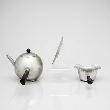 Nils Fougstedt, a pewter teapot and sauceboat with a plate, Svenskt Tenn, 1932, 1949. Alva & Gunnar Myrdal Collection.