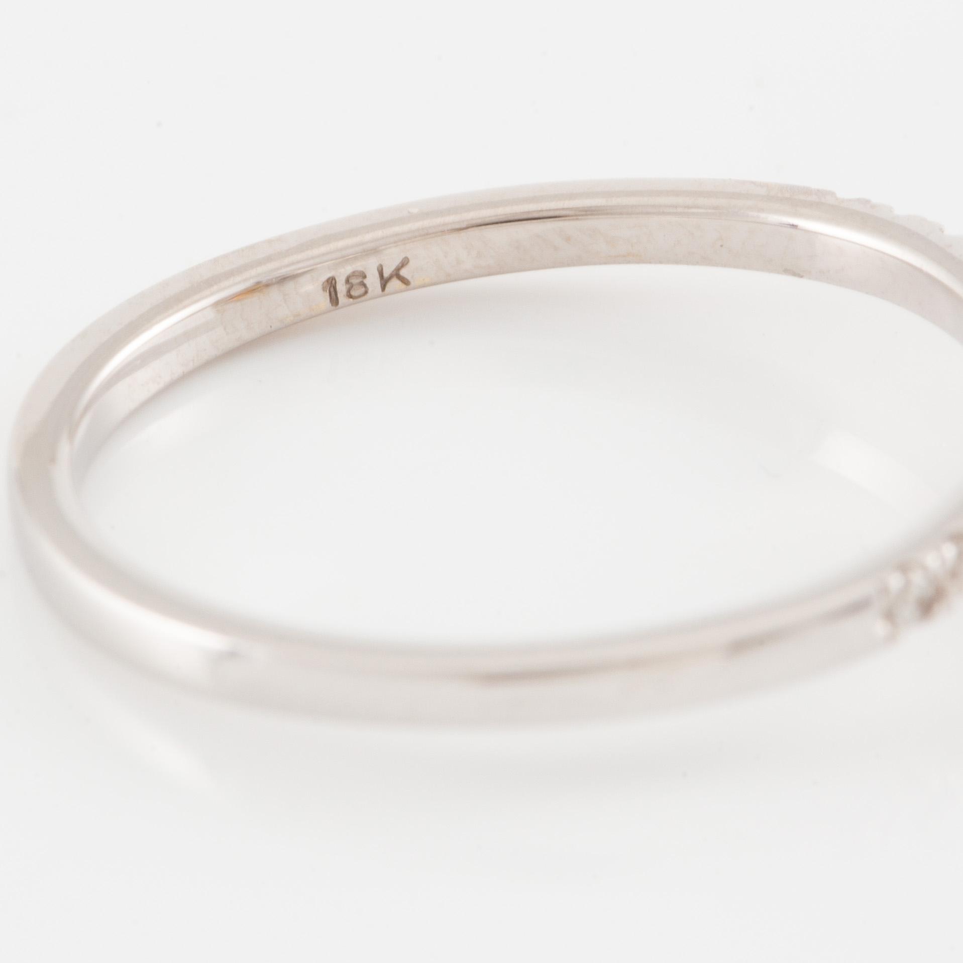 Ring 18K vitguld med cushionslipad gulorange diamant 1.02 ct,.