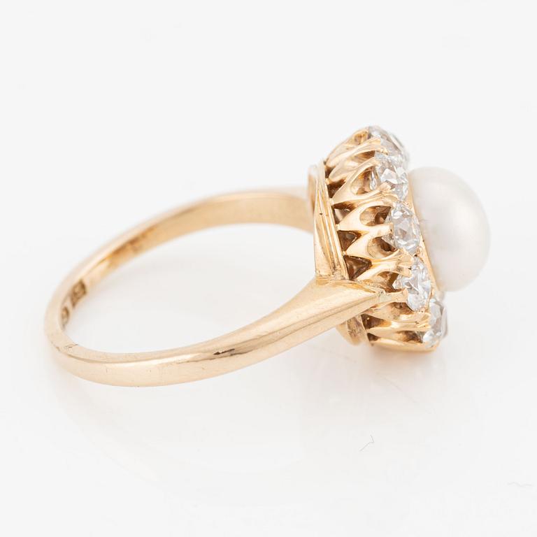 Ring, carre cut model 18K gold with button pearl and old-cut diamonds.