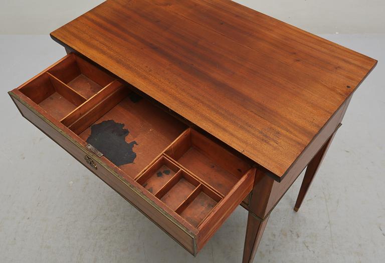 DAMARBETSBORD, sengustavianskt, omkring år 1800.