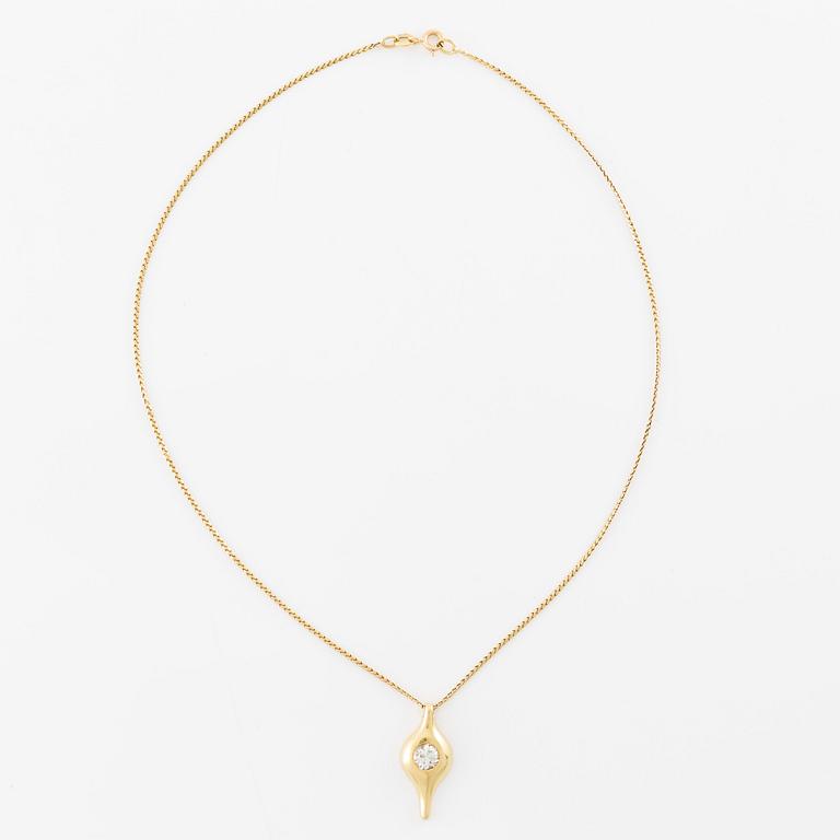 Pendant in 18K gold with a round brilliant-cut diamond.