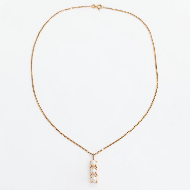 Elis Kauppi, Hänge 14K guld med odlade pärlor, Kupittaan kulta, Åbo och kedja, 14K.