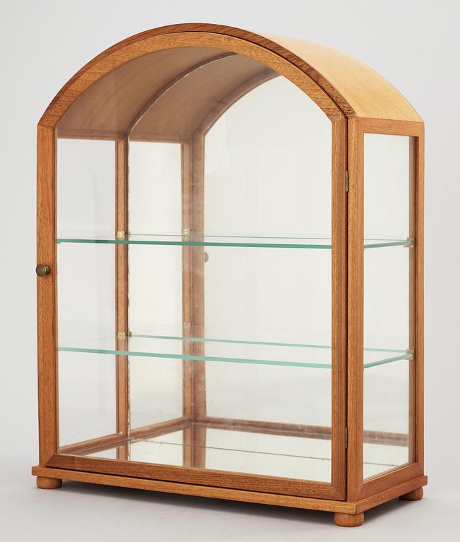 A Josef Frank mahogany showcase cabinet by Svenskt Tenn, model 2030.