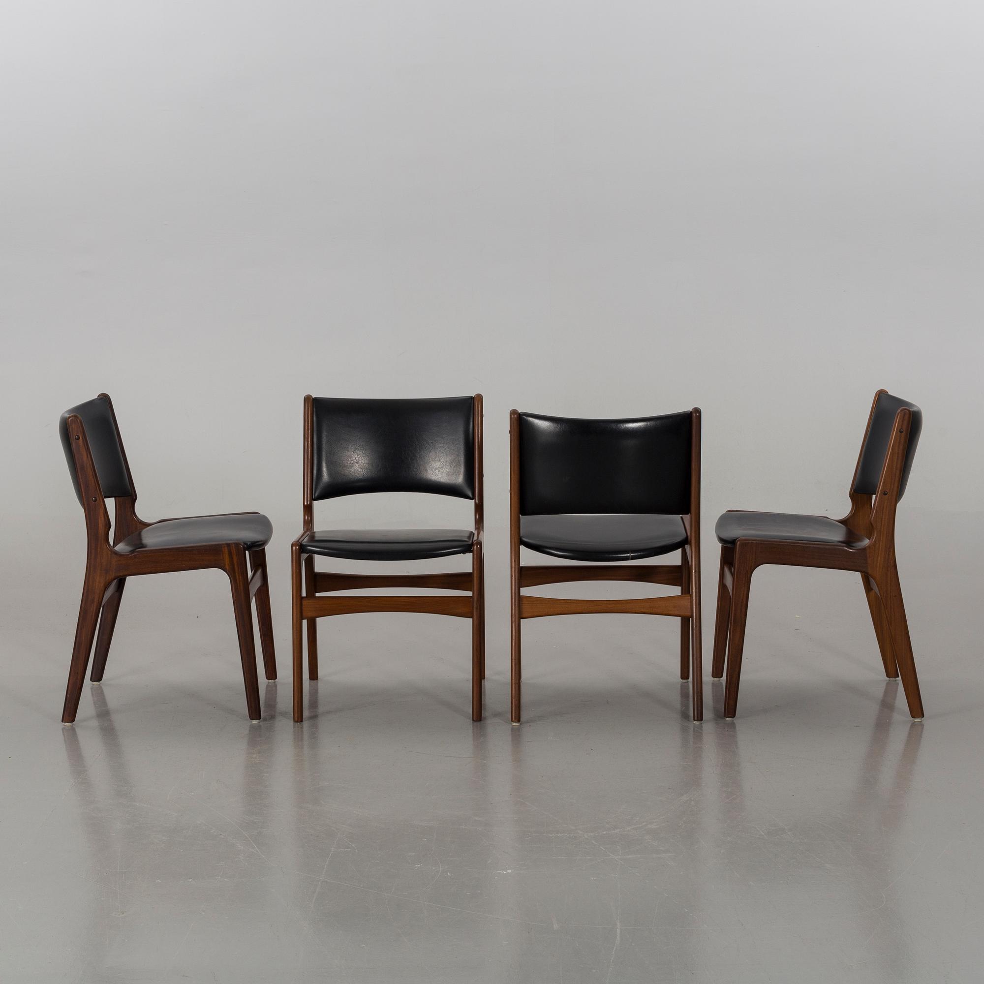 A SET OF 8 CHAIRS FROM JOHANNES ANDERSEN FOR  Uldum Mobelfabrik, Denmark.