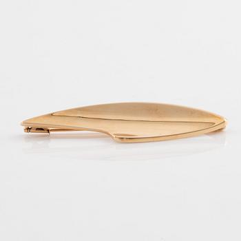 Bent Knudsen, 14K gold, stylised leaf brooch, Denmark 1960's.