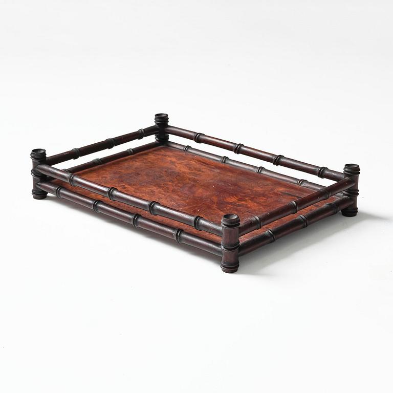 Ställ samt bricka, hardwood. Qingdynastin, 1800-tal.